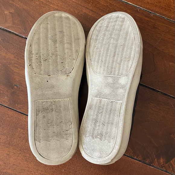 Black quilt style slip on tennis shoes good shape with a couple small scuffs - Picture 4 of 8